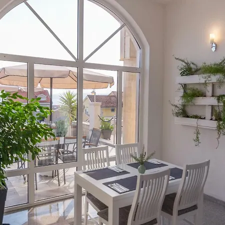 White Stone 43 호텔 4*