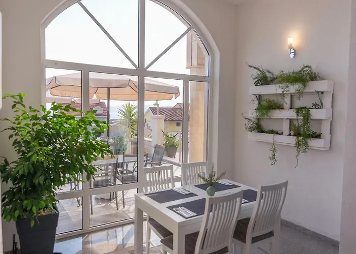 White Stone 43 Hotel 4*